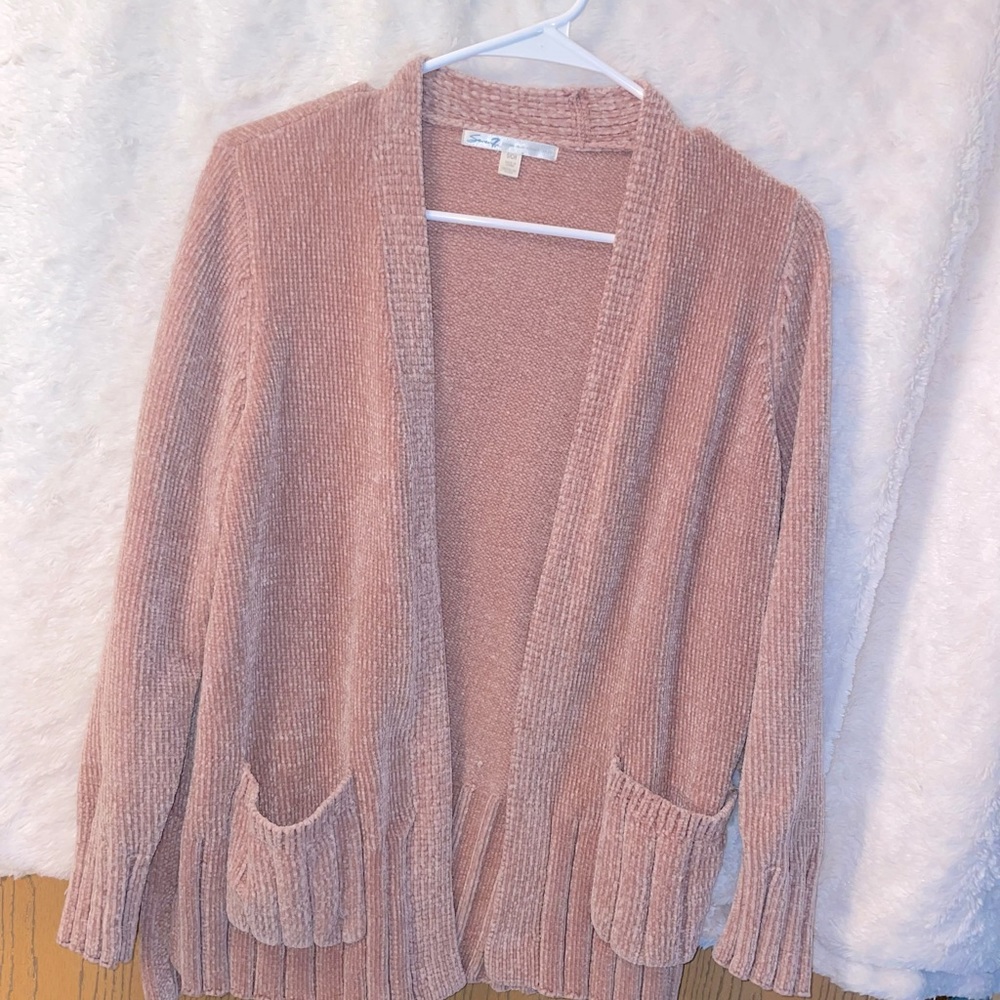 Soft pink sweater with pockets